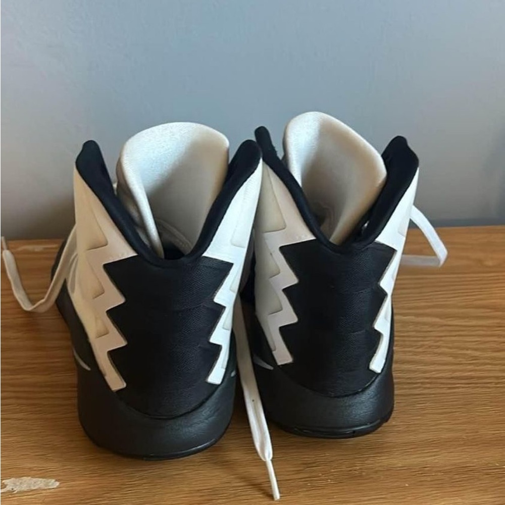 Nike Size 6 Hyperdunks - image 3